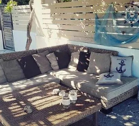 Skyros Seafront Experience-A Step Away To The Sea Πανδοχείο *