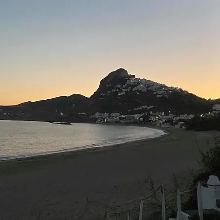 Skyros Seafront Experience-A Step Away To The Sea Πανδοχείο