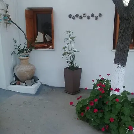 Πανδοχείο Skyros Seafront Experience-A Step Away To The Sea